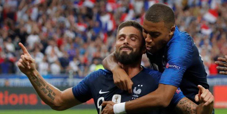 پیروزی سخت فرانسه مقابل هلند/صدرنشینی خروس ها